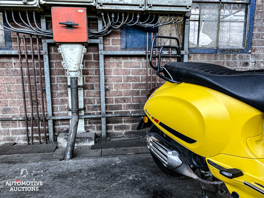 Piaggio Vespa Sprint 4T Notte Yellow Moustache Scooter Exclusive color 2019, DSK-91-J