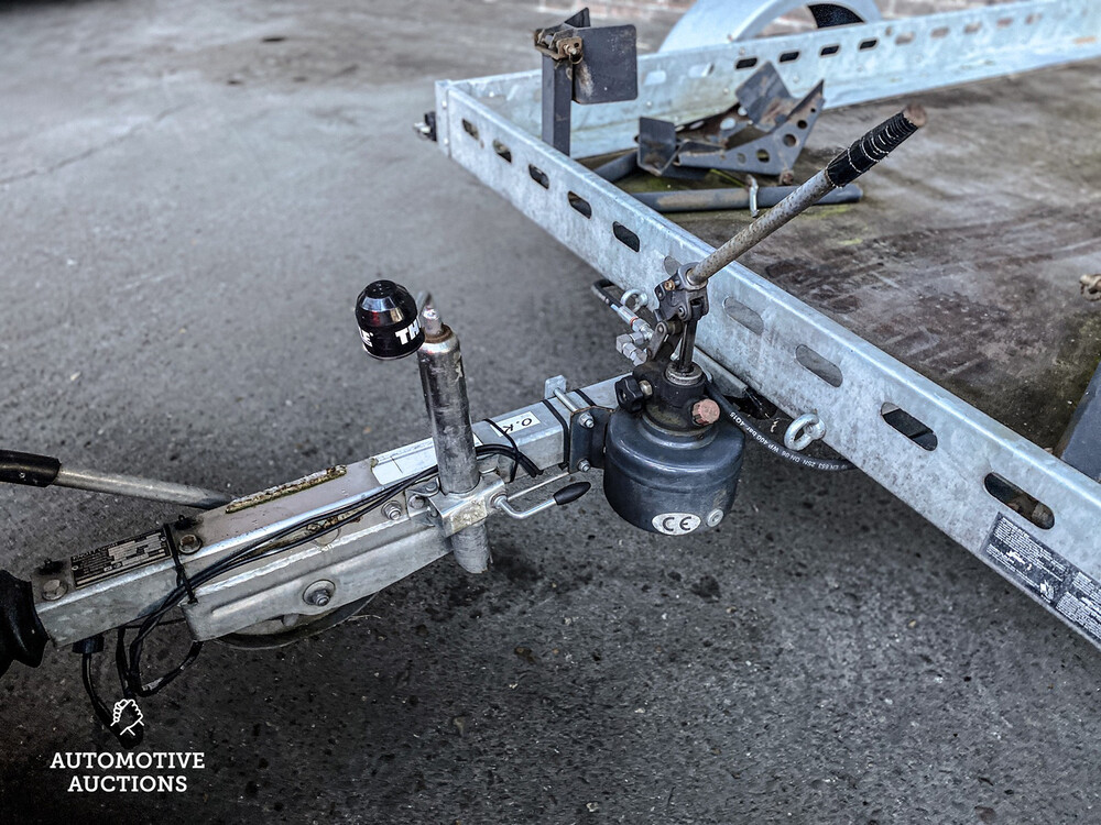 Lichte enkelassige trailer