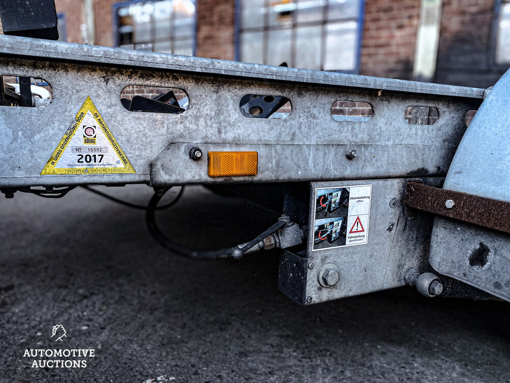 Lichte enkelassige trailer