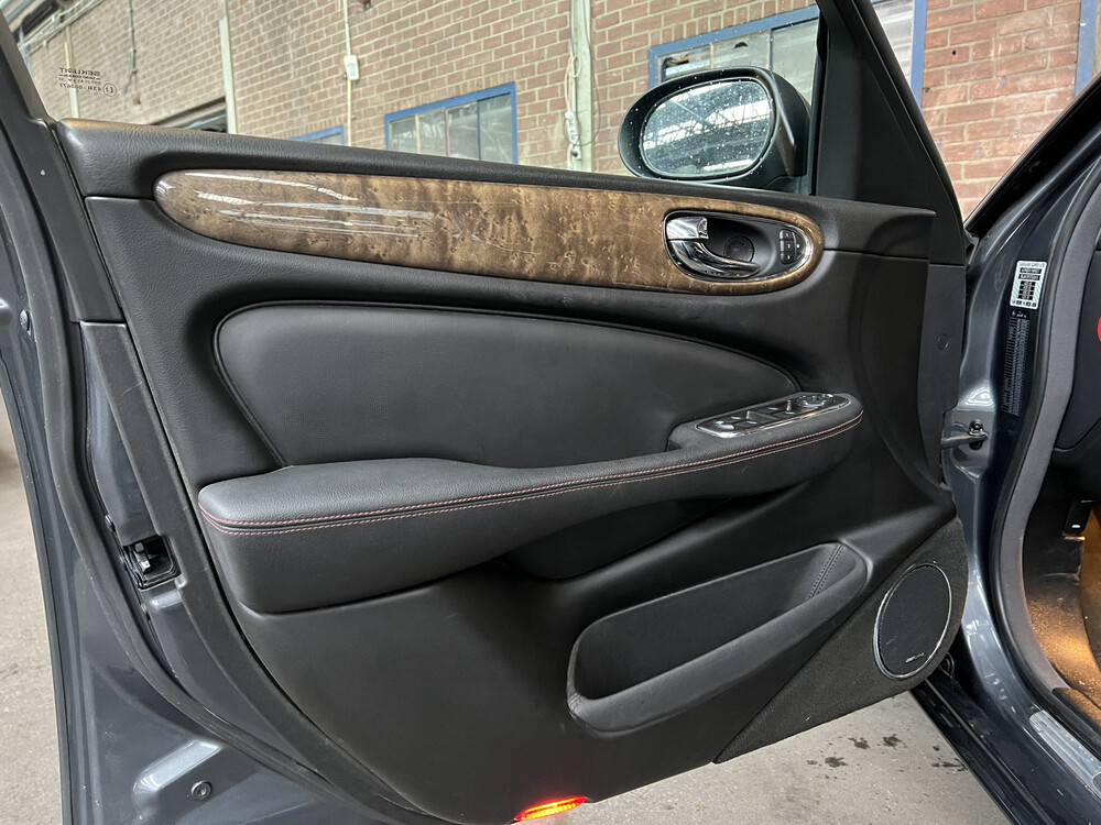 Jaguar XJR 4.2 V8 2003 396pk, NL- H-071-XX