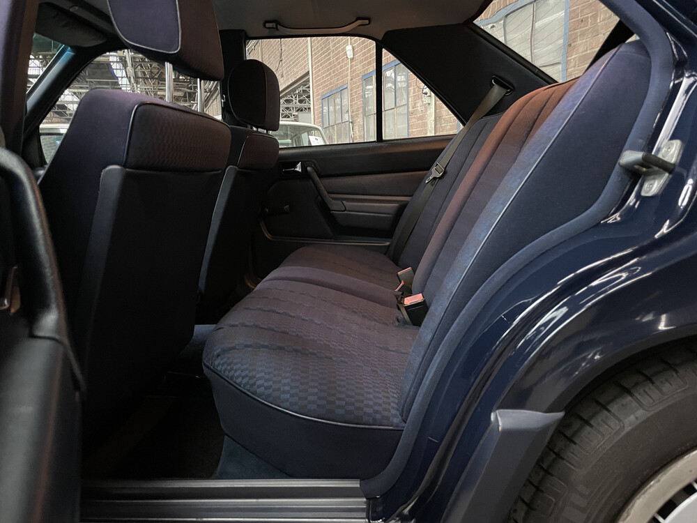 Mercedes-Benz E190 1.8 Basic U9 E-Klasse 1992, DJ-GV-87