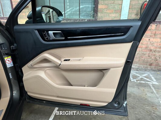 Porsche Cayenne Coupe 3.0 V6 E-Hybrid Sport-Chrono 462pk 2020, GTF-64-G
