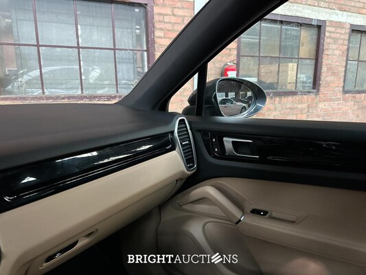 Porsche Cayenne Coupe 3.0 V6 E-Hybrid Sport-Chrono 462pk 2020, GTF-64-G