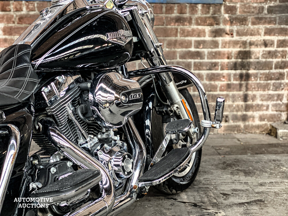 2014 Harley Davidson Road King FLHR Kreuzer.