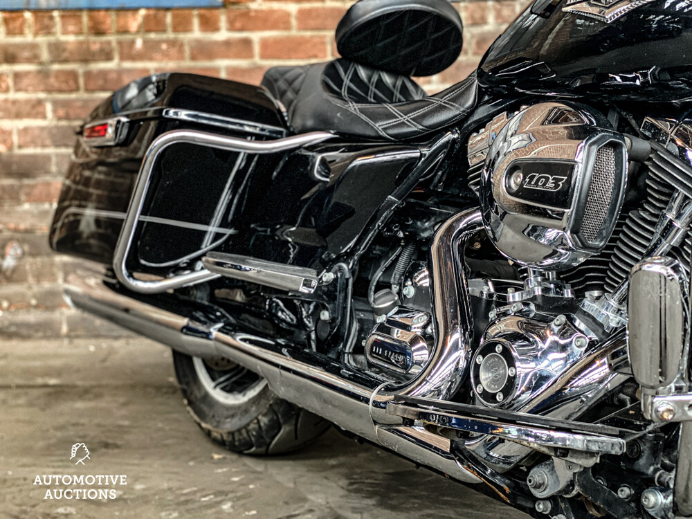 2014 Harley Davidson Road King FLHR Kreuzer.