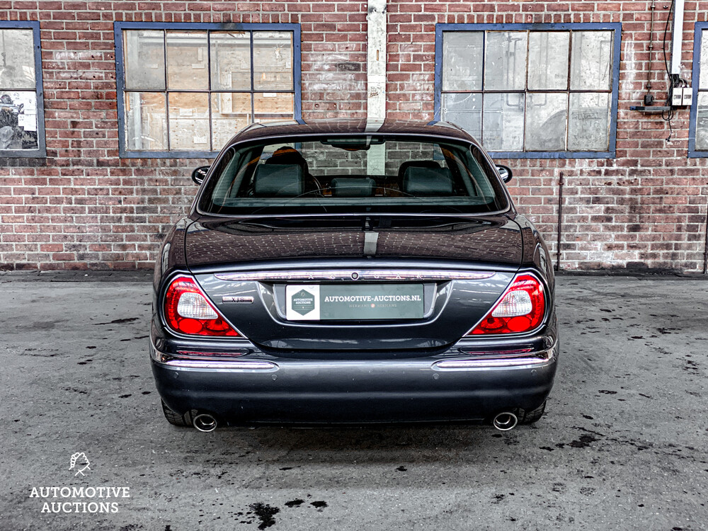Jaguar XJ3.5 V8 Executive 258 PS 2003 -Orig. NL-, 98-LS-SN.