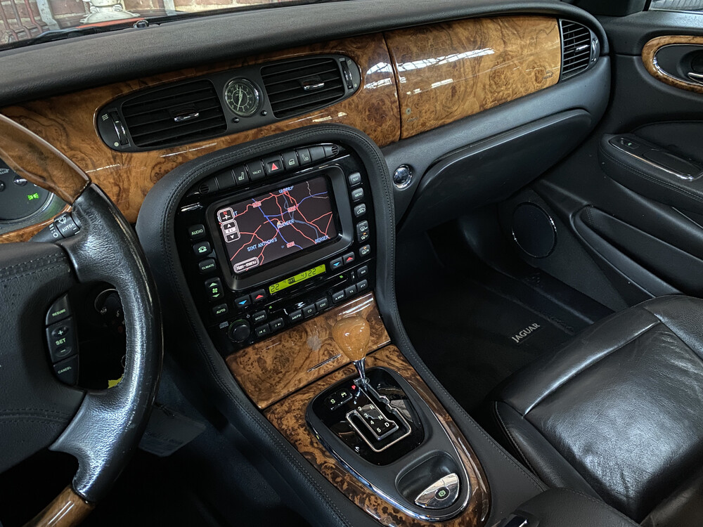 Jaguar XJ3.5 V8 Executive 258 PS 2003 -Orig. NL-, 98-LS-SN.