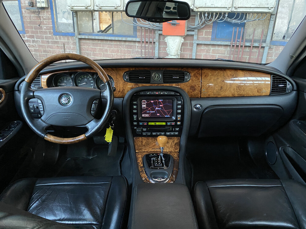 Jaguar XJ3.5 V8 Executive 258 PS 2003 -Orig. NL-, 98-LS-SN.