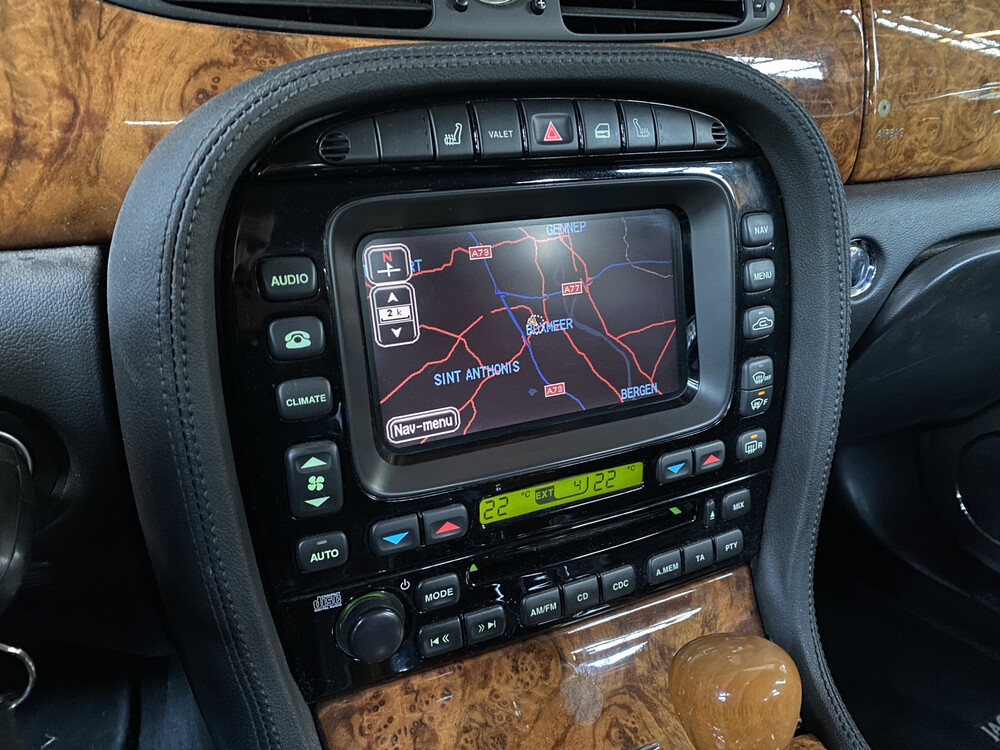 Jaguar XJ3.5 V8 Executive 258 PS 2003 -Orig. NL-, 98-LS-SN.