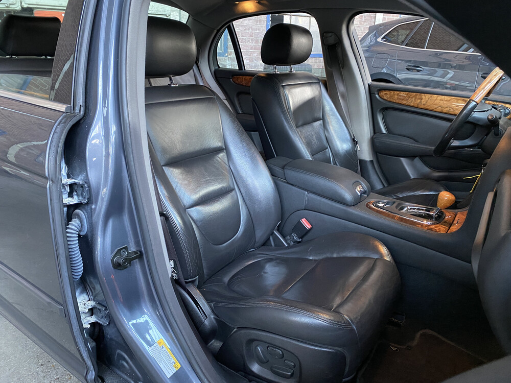 Jaguar XJ3.5 V8 Executive 258 PS 2003 -Orig. NL-, 98-LS-SN.