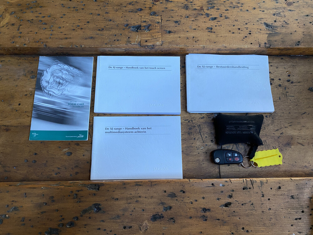 Jaguar XJ3.5 V8 Executive 258 PS 2003 -Orig. NL-, 98-LS-SN.