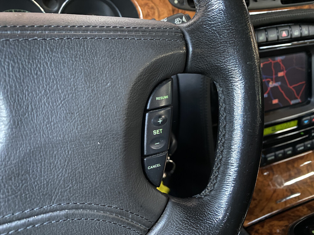 Jaguar XJ3.5 V8 Executive 258 PS 2003 -Orig. NL-, 98-LS-SN.