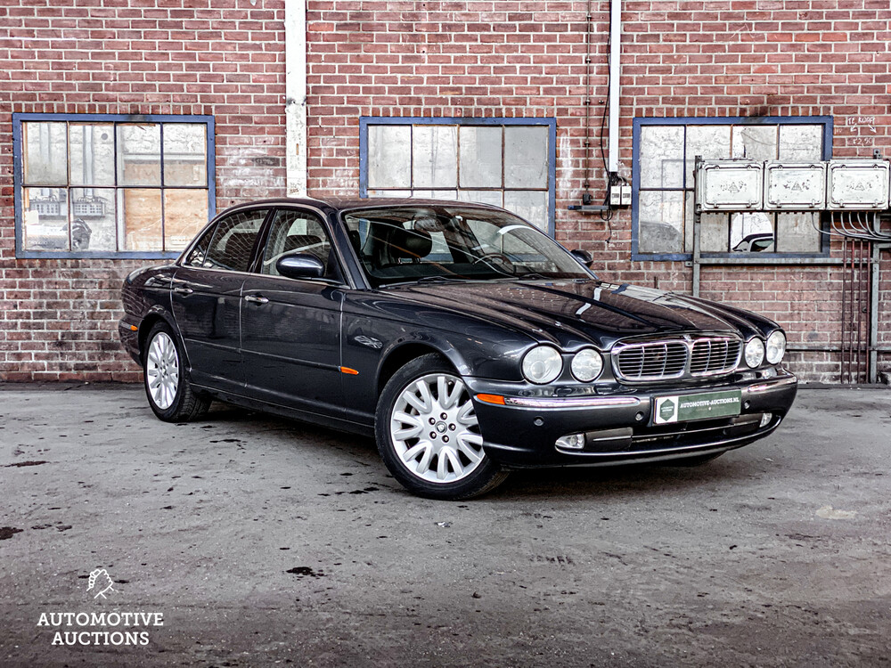 Jaguar XJ3.5 V8 Executive 258 PS 2003 -Orig. NL-, 98-LS-SN.