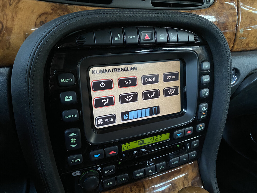 Jaguar XJ3.5 V8 Executive 258 PS 2003 -Orig. NL-, 98-LS-SN.