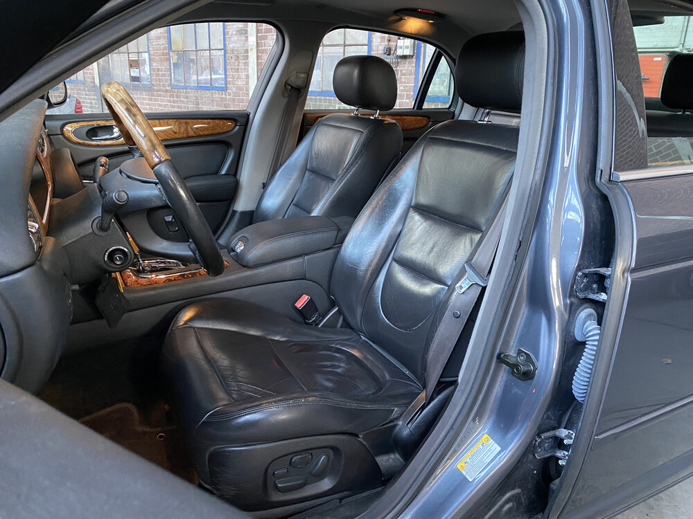 Jaguar XJ3.5 V8 Executive 258 PS 2003 -Orig. NL-, 98-LS-SN.