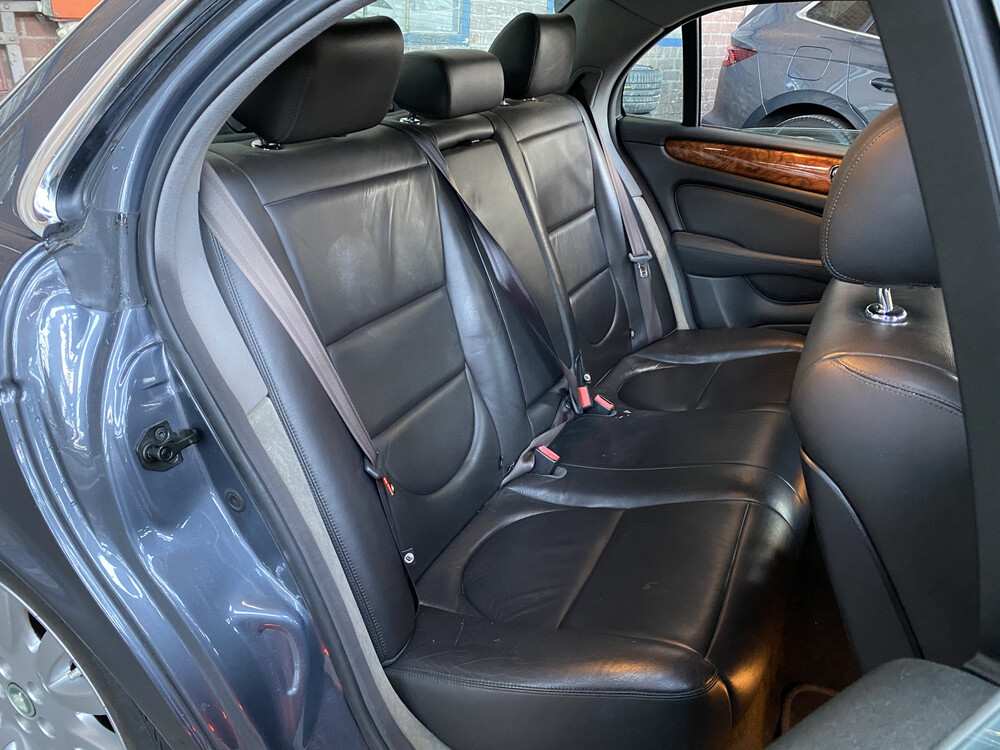 Jaguar XJ3.5 V8 Executive 258 PS 2003 -Orig. NL-, 98-LS-SN.