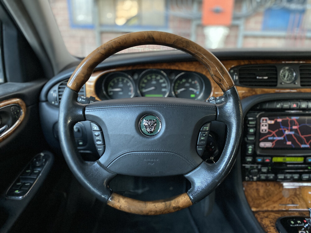 Jaguar XJ3.5 V8 Executive 258 PS 2003 -Orig. NL-, 98-LS-SN.