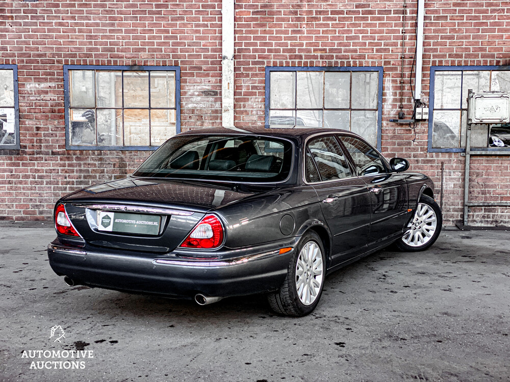 Jaguar XJ3.5 V8 Executive 258 PS 2003 -Orig. NL-, 98-LS-SN.