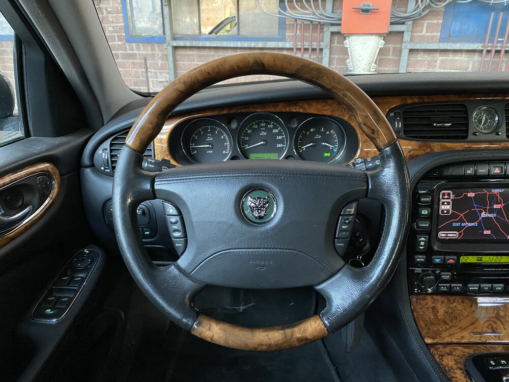 Jaguar XJ3.5 V8 Executive 258 PS 2003 -Orig. NL-, 98-LS-SN.