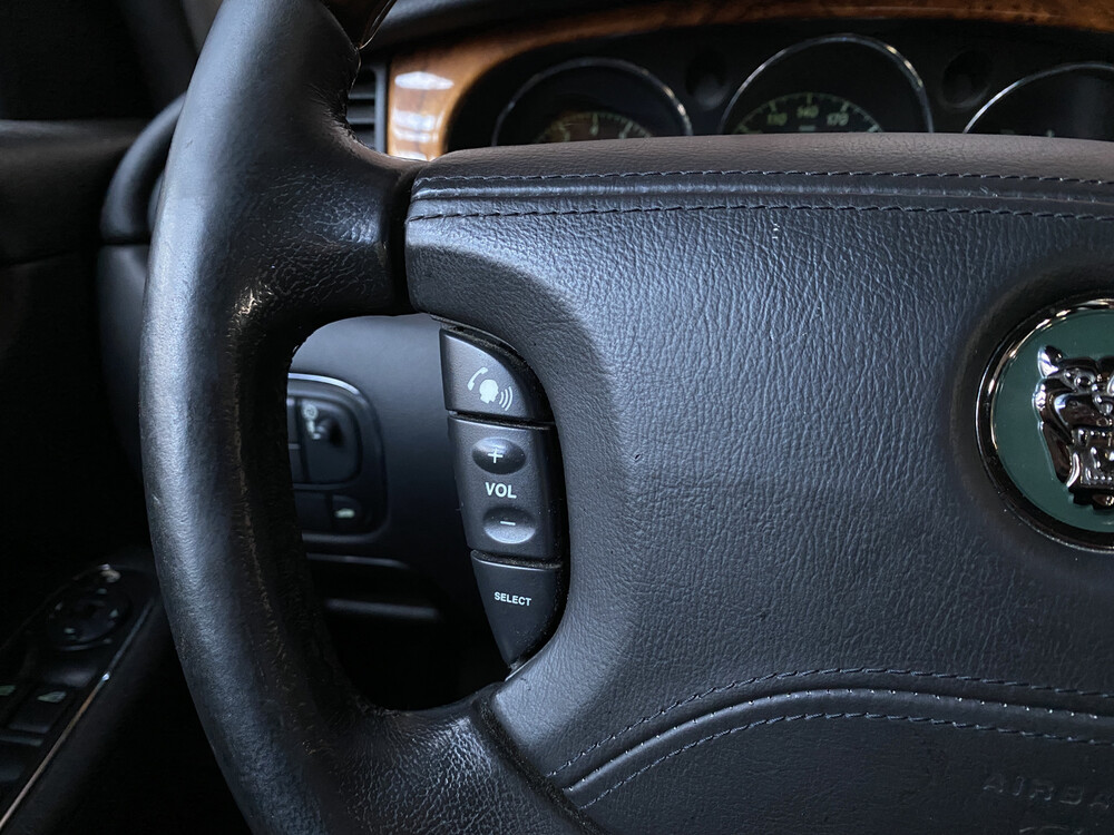 Jaguar XJ3.5 V8 Executive 258 PS 2003 -Orig. NL-, 98-LS-SN.