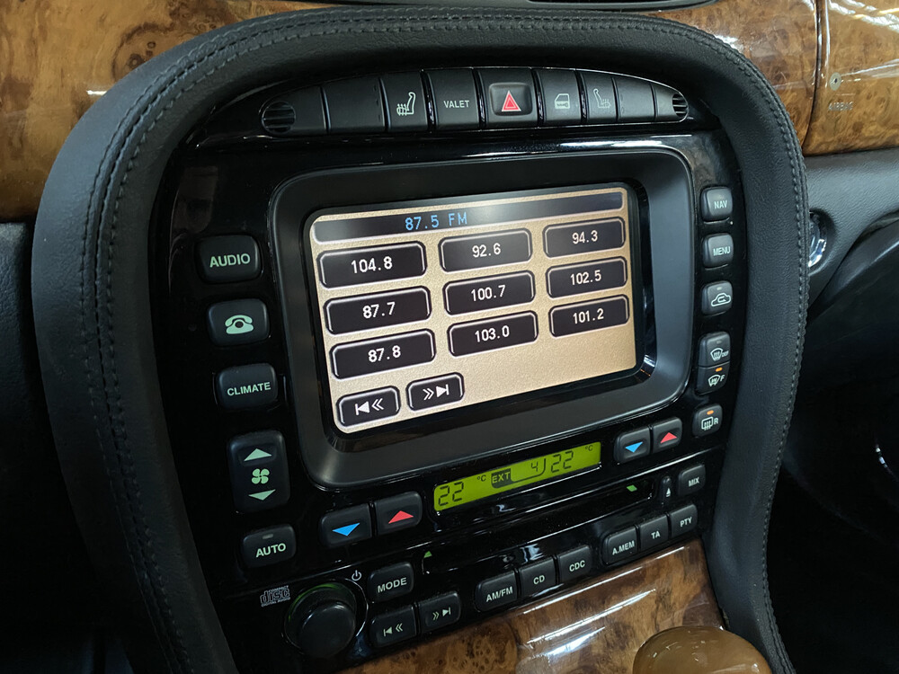 Jaguar XJ3.5 V8 Executive 258 PS 2003 -Orig. NL-, 98-LS-SN.