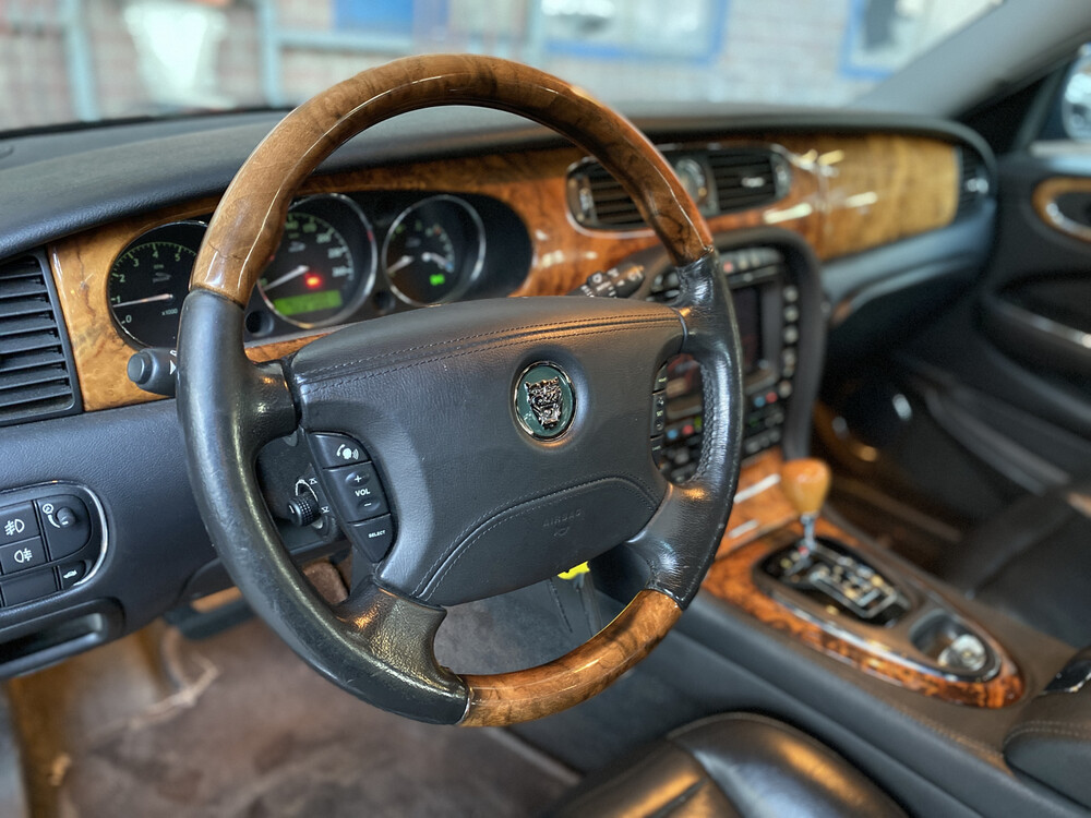 Jaguar XJ3.5 V8 Executive 258 PS 2003 -Orig. NL-, 98-LS-SN.
