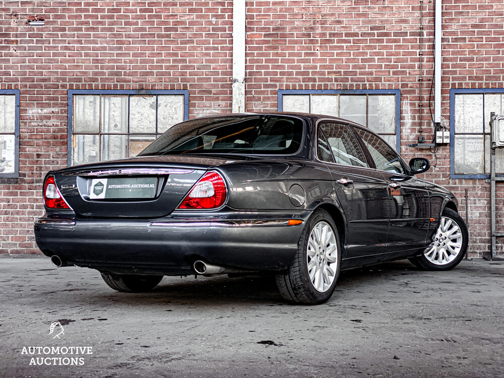 Jaguar XJ3.5 V8 Executive 258 PS 2003 -Orig. NL-, 98-LS-SN.