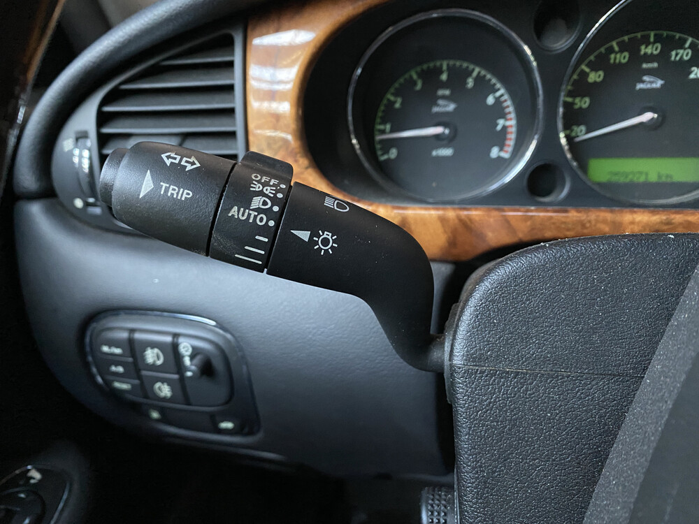 Jaguar XJ3.5 V8 Executive 258 PS 2003 -Orig. NL-, 98-LS-SN.