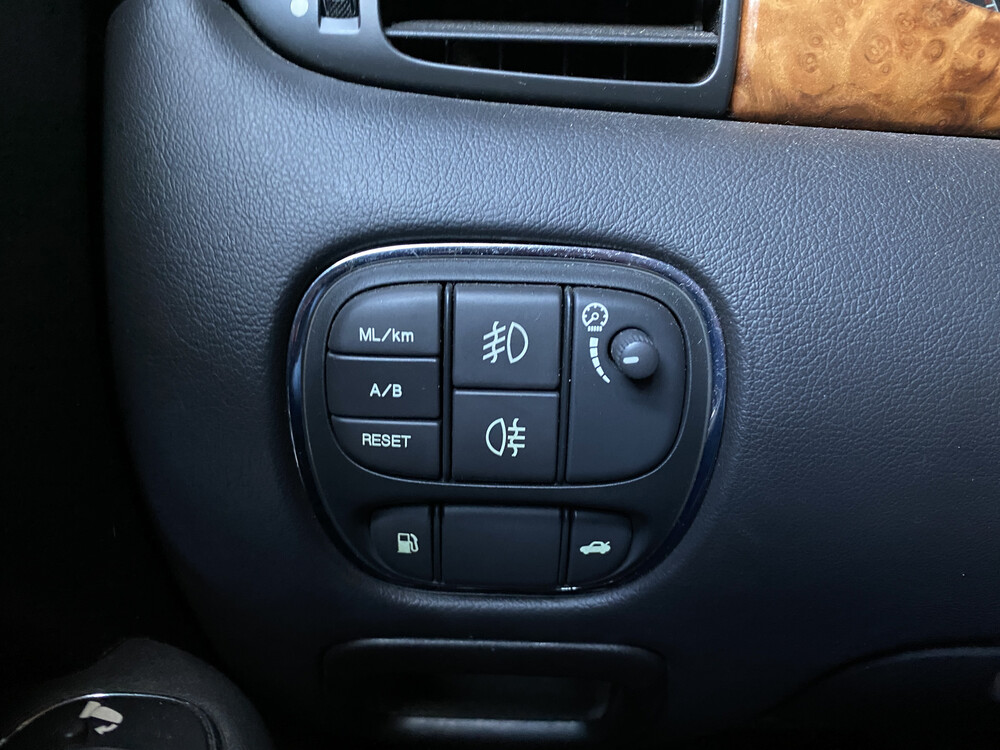 Jaguar XJ3.5 V8 Executive 258 PS 2003 -Orig. NL-, 98-LS-SN.