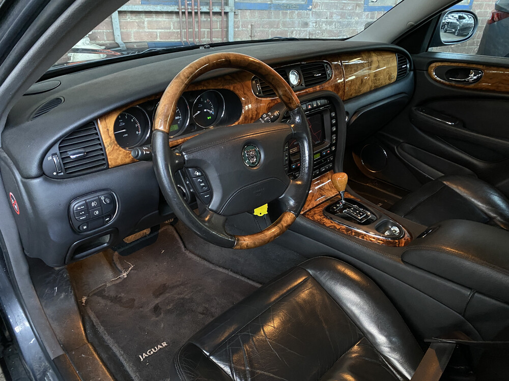 Jaguar XJ3.5 V8 Executive 258 PS 2003 -Orig. NL-, 98-LS-SN.