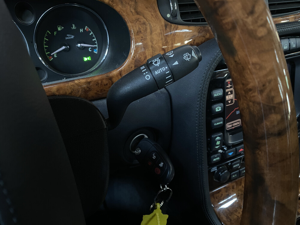 Jaguar XJ3.5 V8 Executive 258 PS 2003 -Orig. NL-, 98-LS-SN.