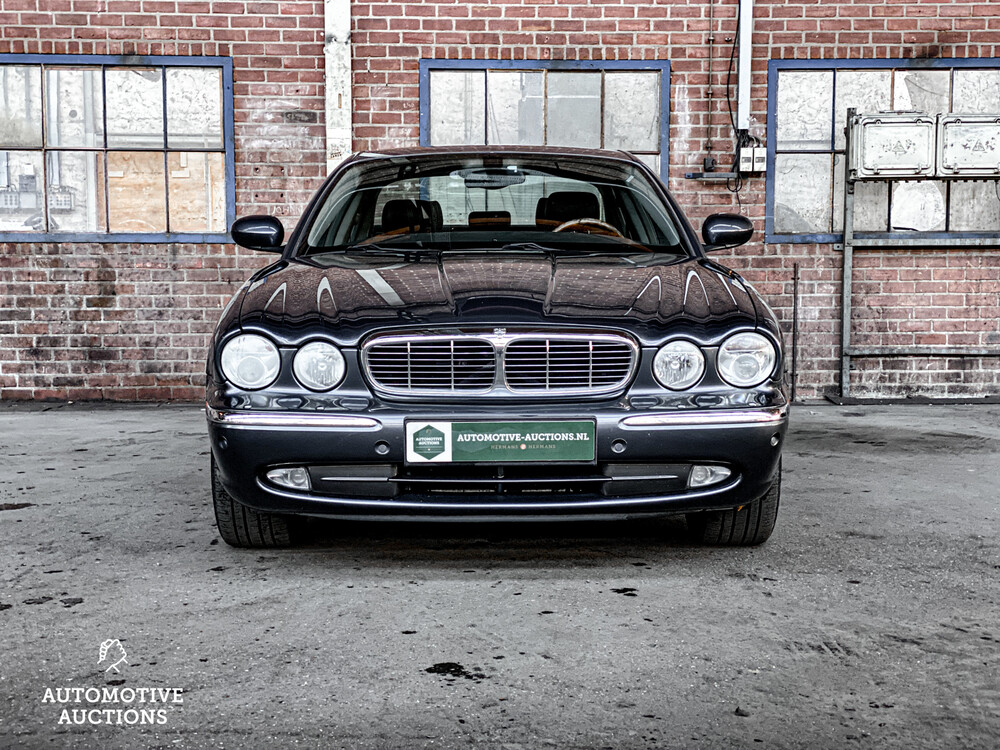 Jaguar XJ3.5 V8 Executive 258 PS 2003 -Orig. NL-, 98-LS-SN.