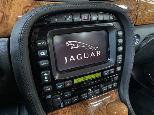 Jaguar XJ3.5 V8 Executive 258 PS 2003 -Orig. NL-, 98-LS-SN.