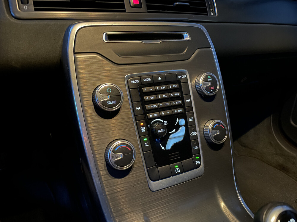 Volvo V70 2.0 T5 Momentum 244 PS 2015, K-829-ND.