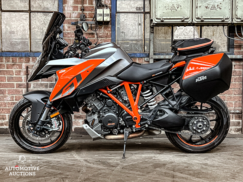 KTM Superduke GT AKRAPOVIC 173PS 2017.