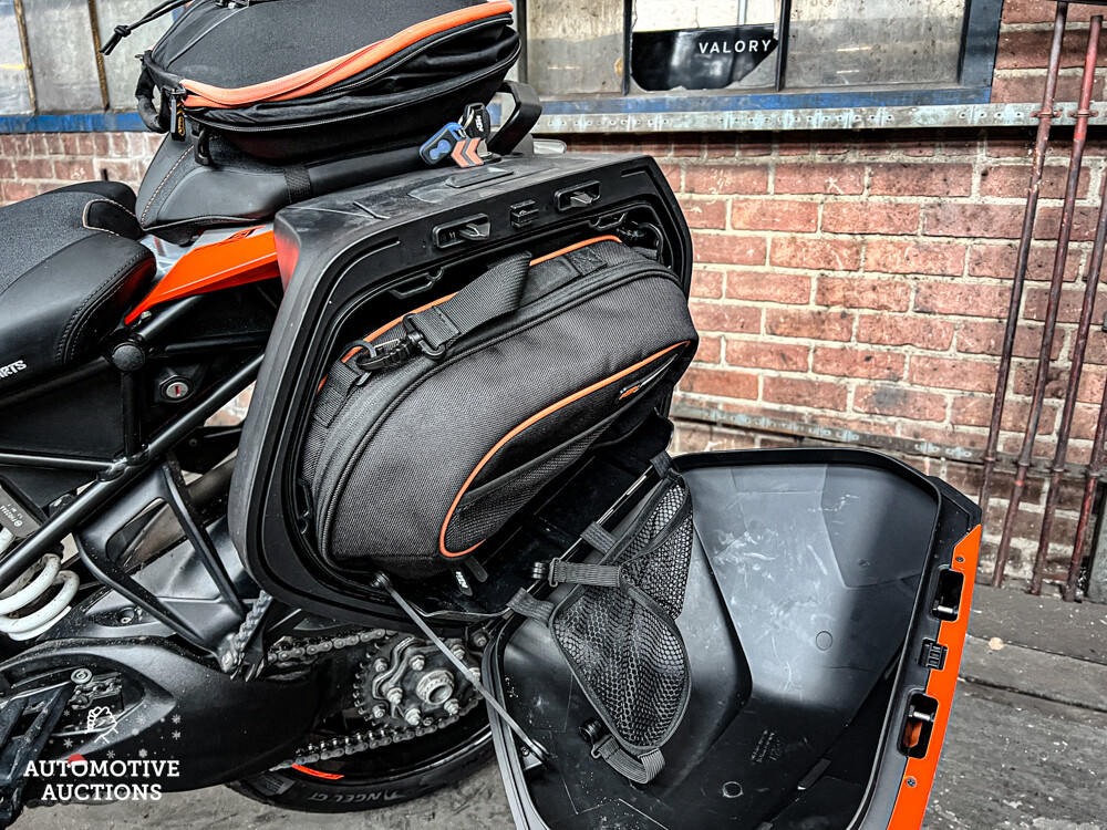 KTM Superduke GT AKRAPOVIC 173PS 2017.
