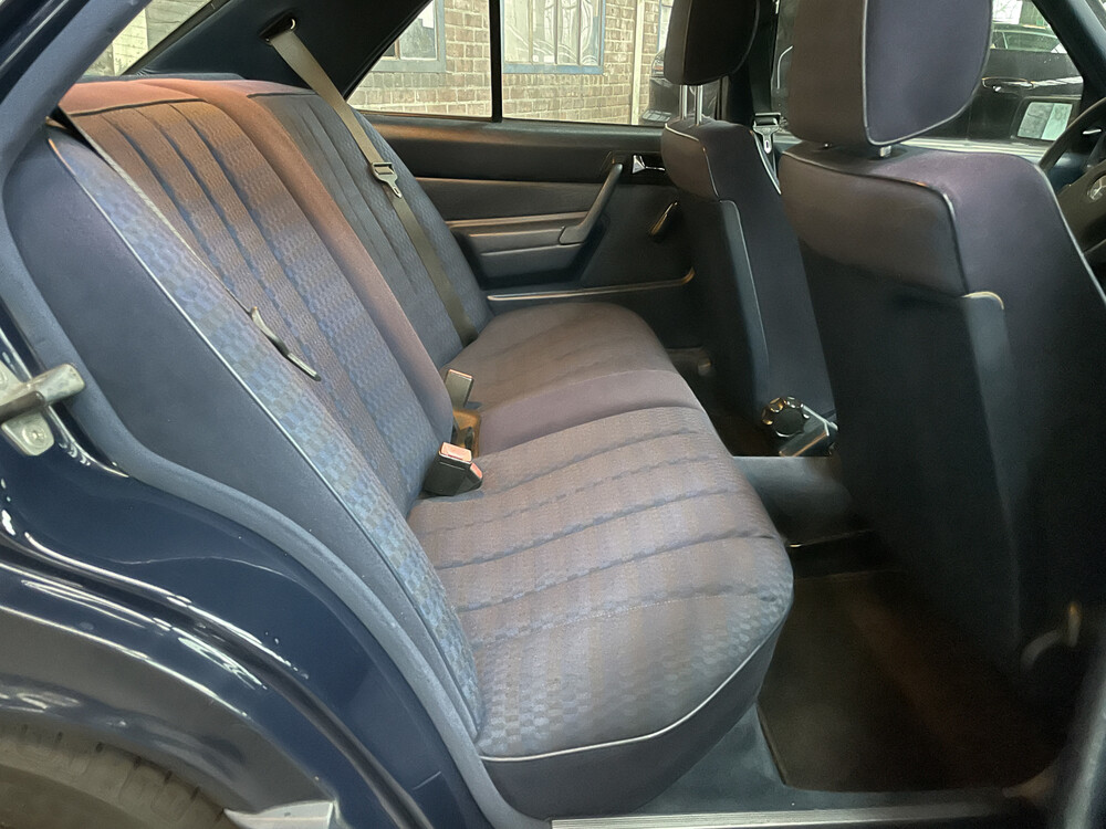 Mercedes-Benz E190 1.8 Basic U9 E-Klasse 1992, DJ-GV-87.