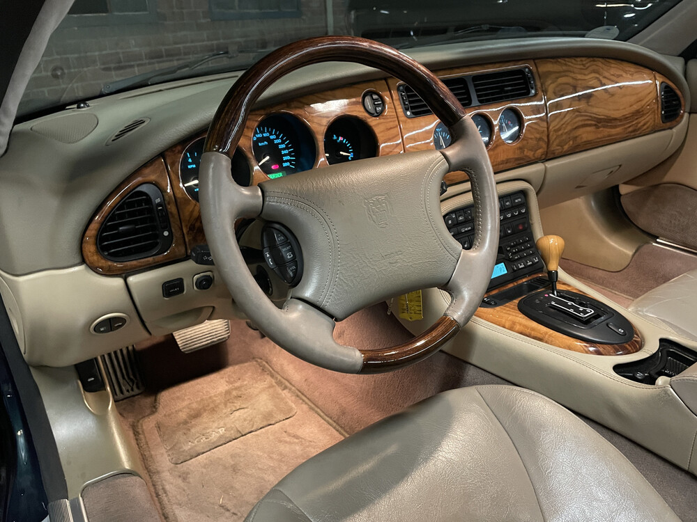 Jaguar XK8 4.0 V8 Cabriolet 286 PS 2000, 07-XJ-GG.