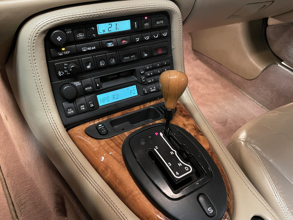 Jaguar XK8 4.0 V8 Cabriolet 286 PS 2000, 07-XJ-GG.