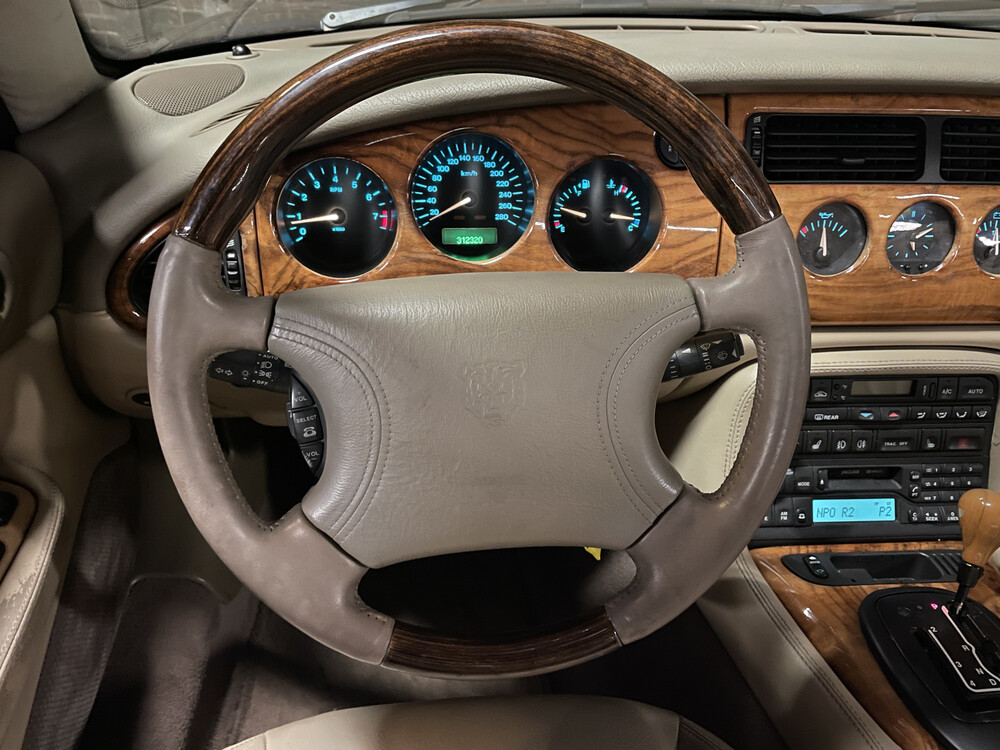 Jaguar XK8 4.0 V8 Cabriolet 286 PS 2000, 07-XJ-GG.