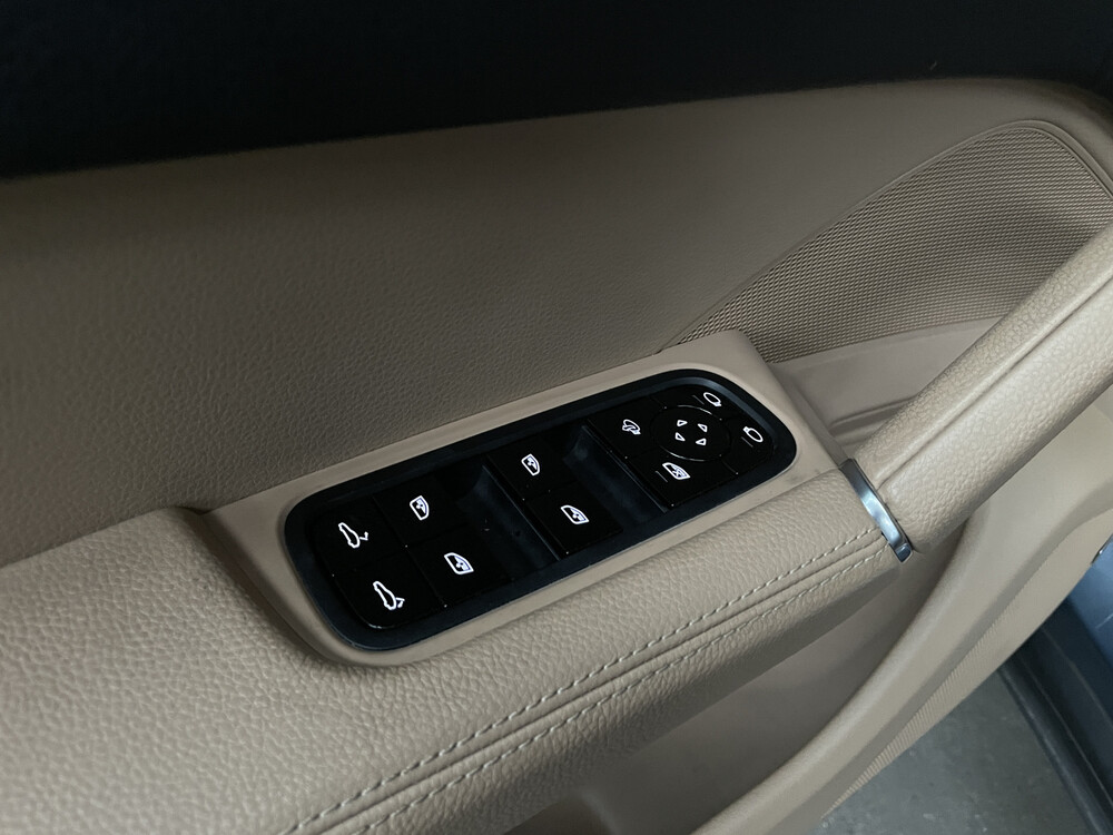 Porsche Cayenne 3.0 V6 340PS 2018 NEUES MODELL -Orig. NL-, ST-296-D.