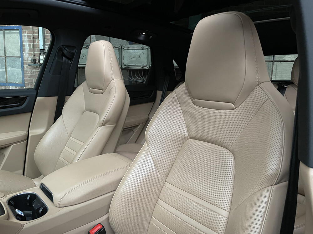 Porsche Cayenne 3.0 V6 340PS 2018 NEUES MODELL -Orig. NL-, ST-296-D.