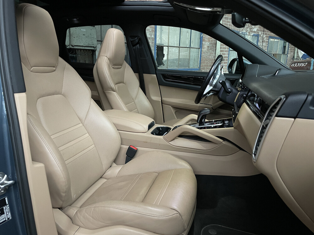 Porsche Cayenne 3.0 V6 340PS 2018 NEUES MODELL -Orig. NL-, ST-296-D.