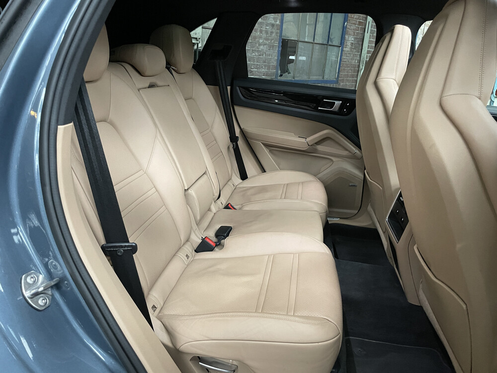 Porsche Cayenne 3.0 V6 340PS 2018 NEUES MODELL -Orig. NL-, ST-296-D.