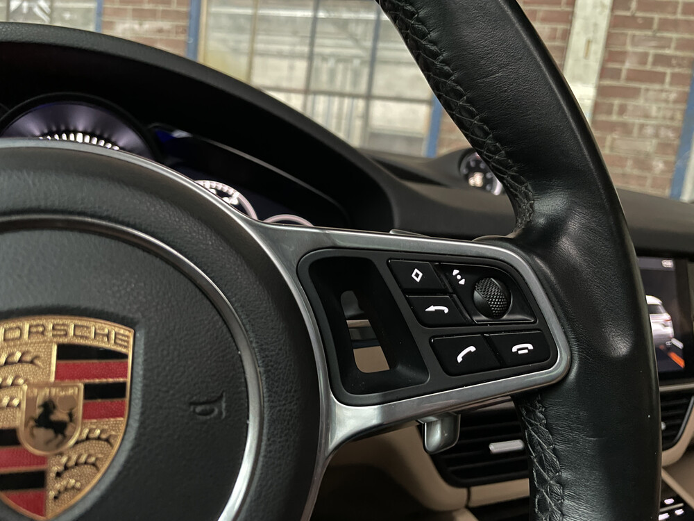 Porsche Cayenne 3.0 V6 340PS 2018 NEUES MODELL -Orig. NL-, ST-296-D.