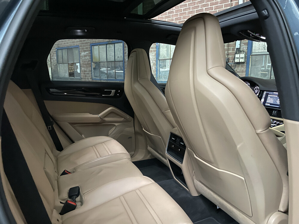 Porsche Cayenne 3.0 V6 340PS 2018 NEUES MODELL -Orig. NL-, ST-296-D.