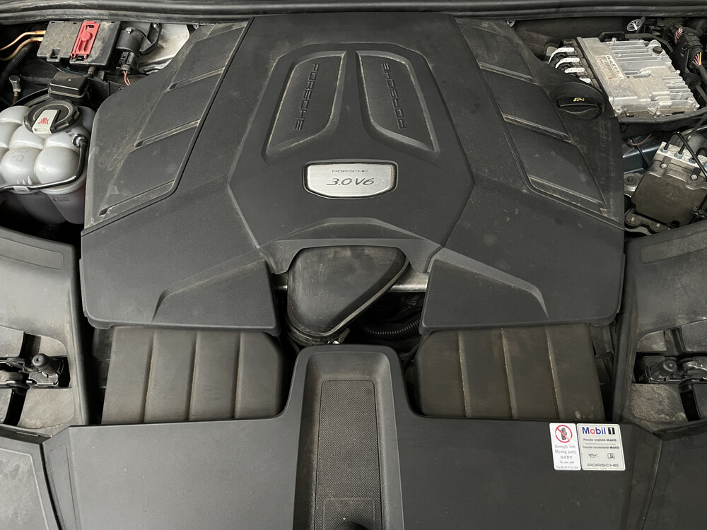 Porsche Cayenne 3.0 V6 340PS 2018 NEUES MODELL -Orig. NL-, ST-296-D.