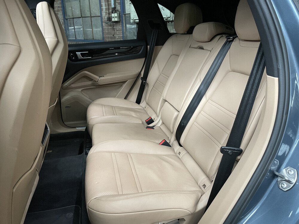 Porsche Cayenne 3.0 V6 340PS 2018 NEUES MODELL -Orig. NL-, ST-296-D.