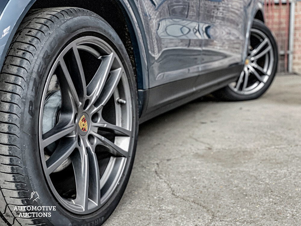 Porsche Cayenne 3.0 V6 340PS 2018 NEUES MODELL -Orig. NL-, ST-296-D.