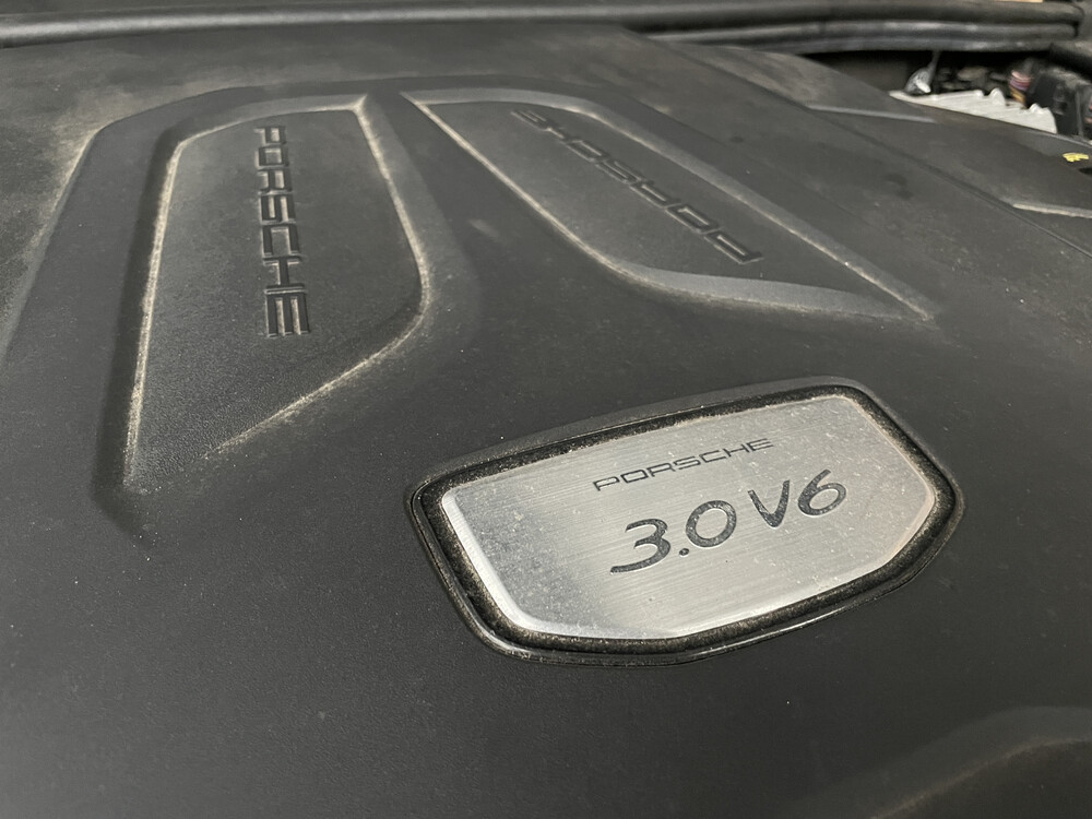 Porsche Cayenne 3.0 V6 340PS 2018 NEUES MODELL -Orig. NL-, ST-296-D.